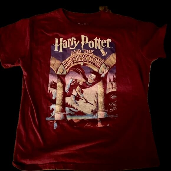 Harry Potter Sorcerers Stone Book Cover Womens M -fits Small -maroon T shirt - Picture 6 of 6